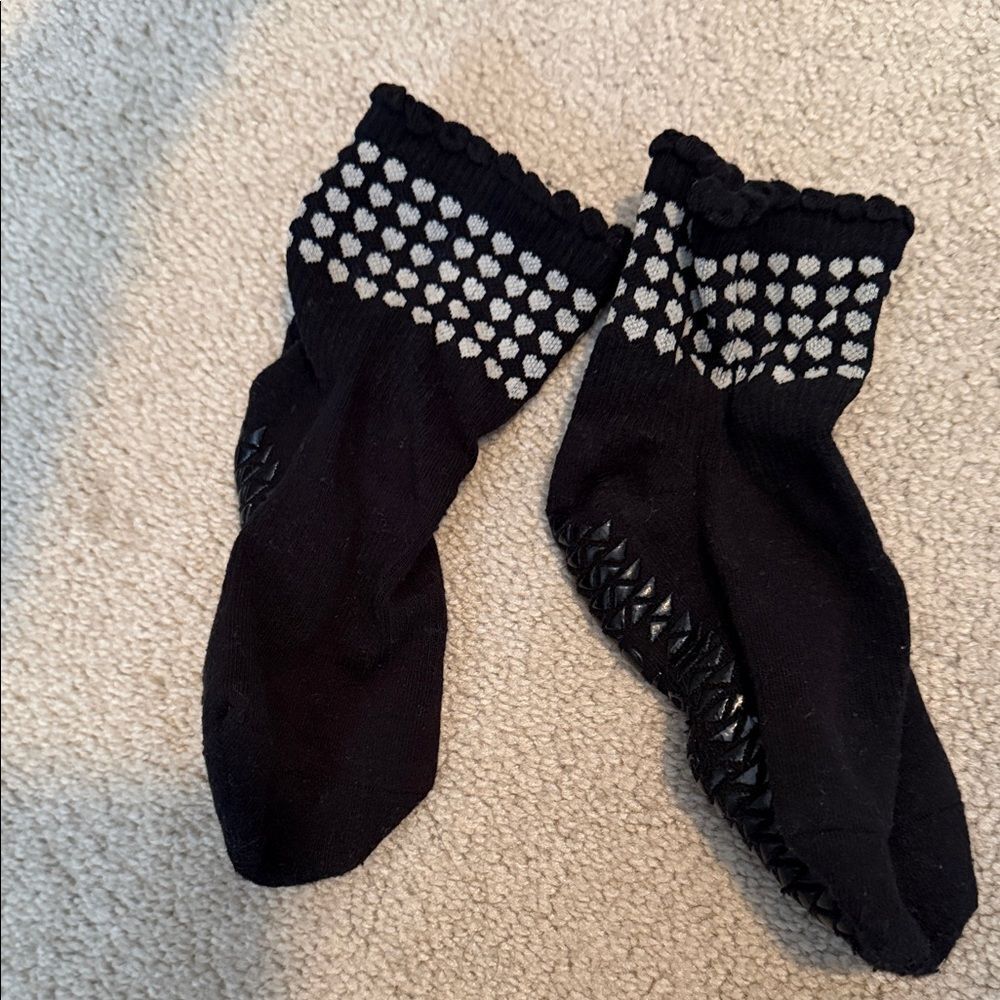 New Pointe studio heart grip socks
